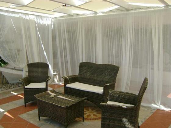 Viaros Hotel Apartments - Photo5