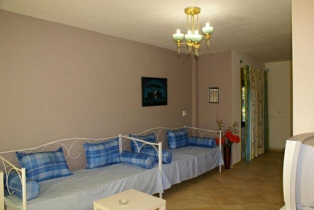 Toroni Guest House - Photo4