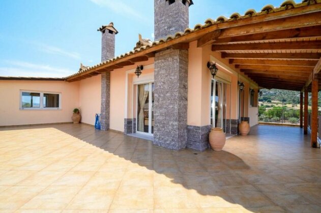 Luxury villa with private pool Vari