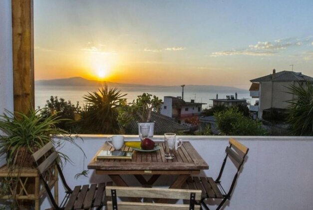 Charming place with sunset views by the beach