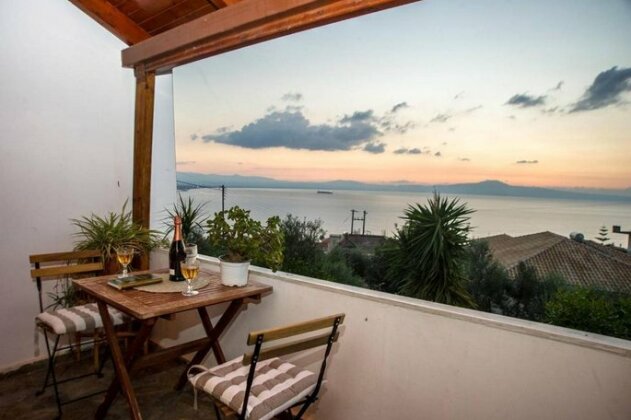 Charming place with sunset views by the beach - Photo2