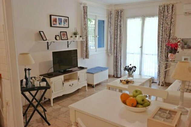 Cozy Sunny Apartment by the sea - Photo2