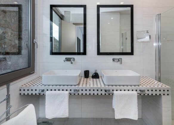 Aurora Luxury Retreat - Photo3