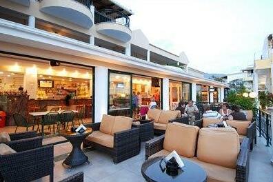 Caretta Beach Hotel Kalamaki - Photo2