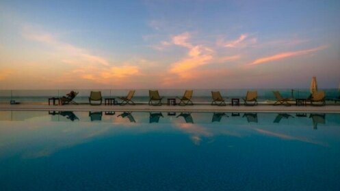 Cavo Orient Beach Hotel & Suites