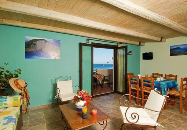 Dante's Maisonettes - Photo2