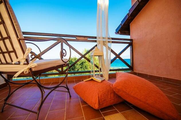 Dante's Maisonettes - Photo3
