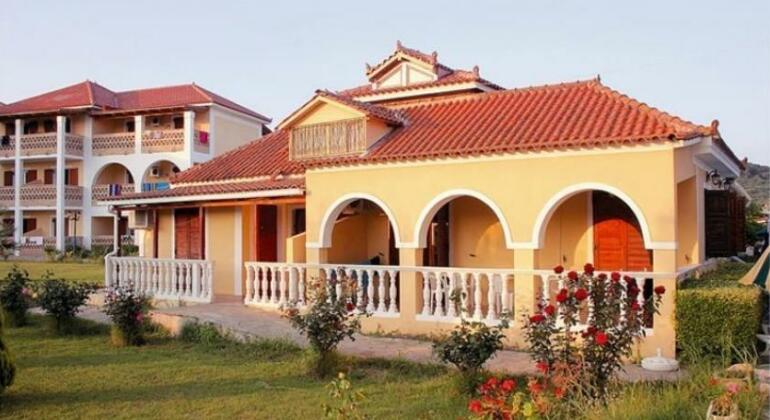 Elpida Hotel - Photo2