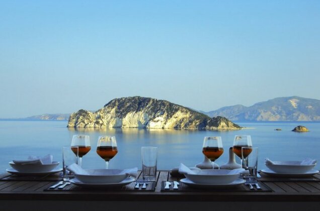 Exensian Villas & Suites - Photo2