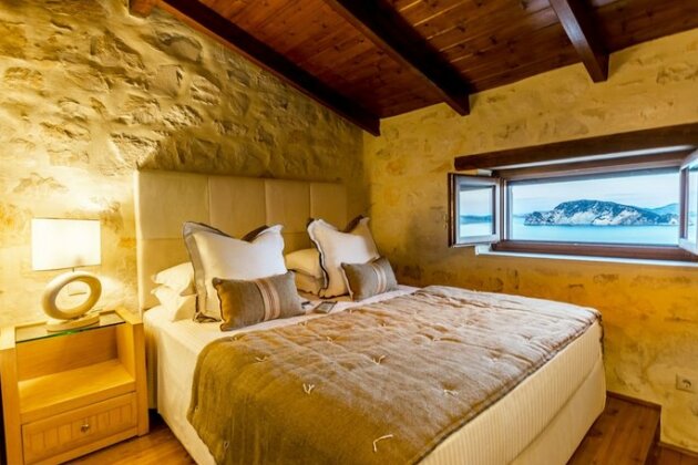 Exensian Villas & Suites - Photo4
