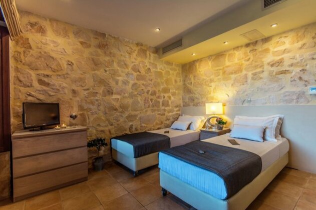 Exensian Villas & Suites - Photo5