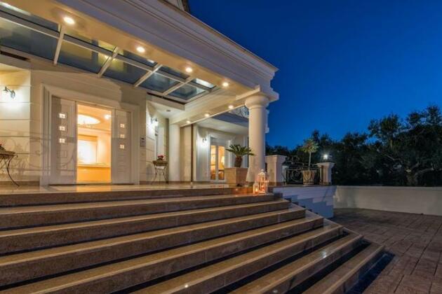 Frido Luxury Villa - Photo2
