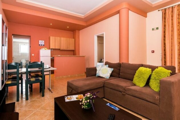 Grapevines Hotel - Photo4