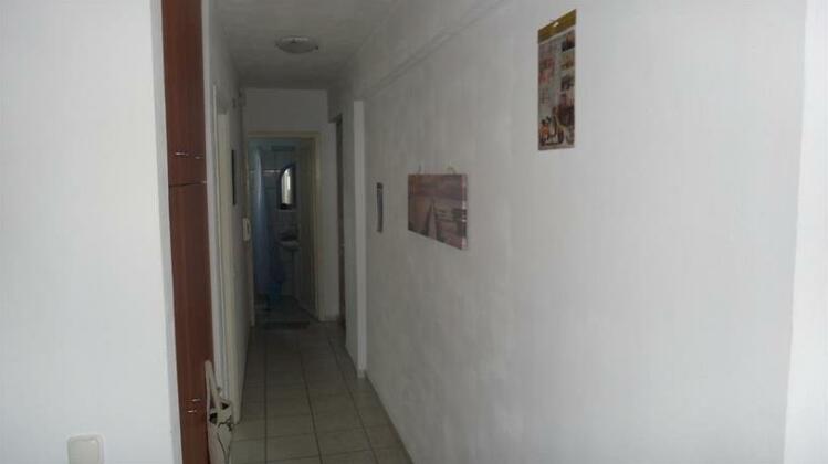 Lambros - Photo2