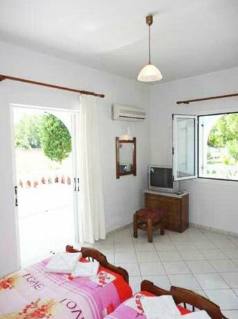 Lazanis Studios Apartments - Photo2