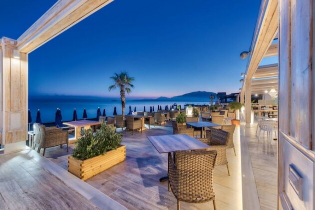 Mandala Seafront Suites - Photo2