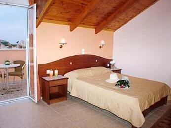 Mavrias Village Apartments - Photo2