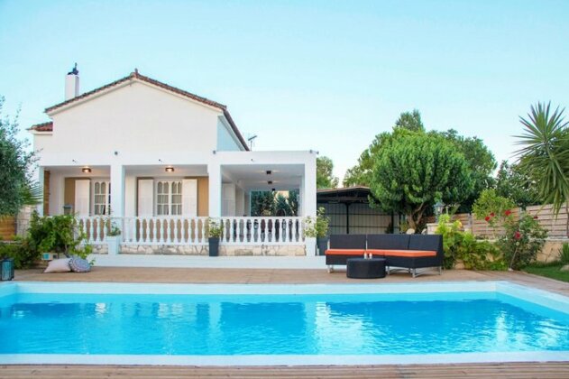 Pnoe Villa - Photo2