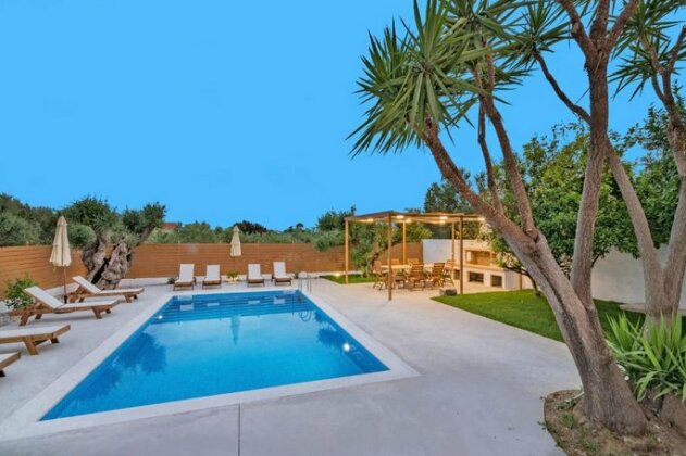 Villa Status - Photo2