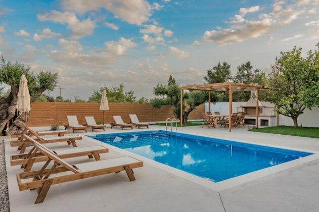 Villa Status - Photo4