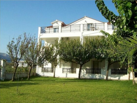 Yiota Studios - Photo2