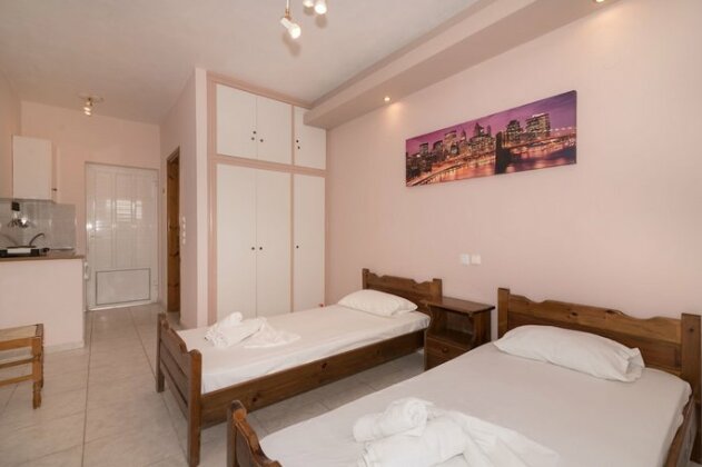 Yiota Studios - Photo3