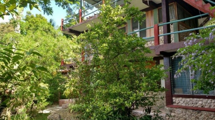 Zapote Tree Inn