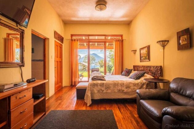 Lake Front Suite - Photo2