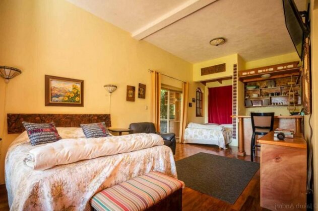 Lake Front Suite - Photo3