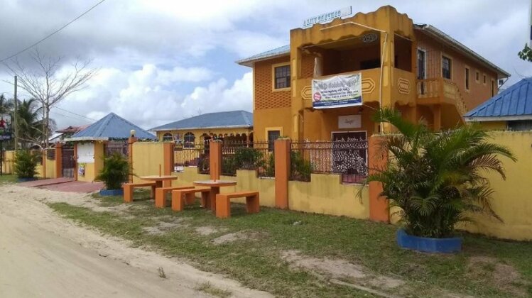 Ms Holder's Comfort Villa - Photo2