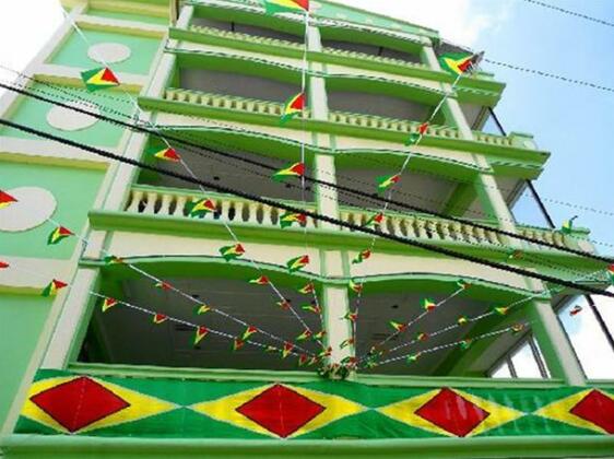 Regency Suites Hotel - Photo2