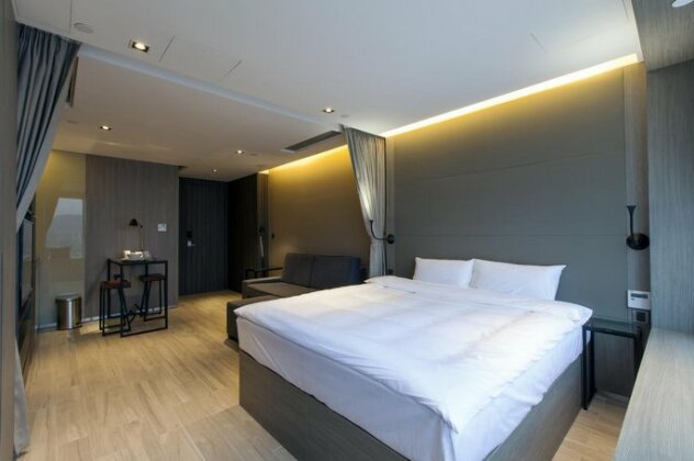 CM+ Hotels and Serviced Apartments - Photo4