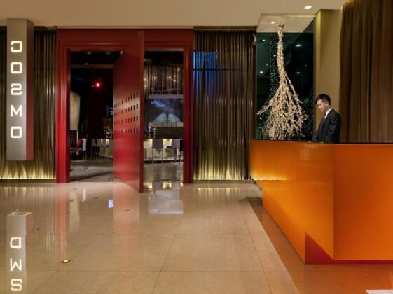 Cosmo Hotel Hong Kong - Photo2
