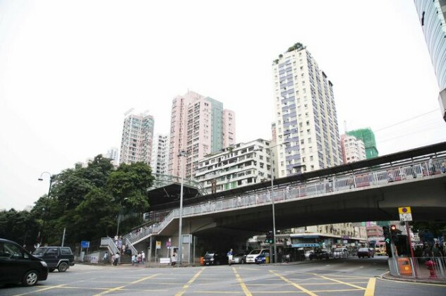 Spacious 5-bedroom apartment next to Mong Kok MTR Station - Photo3