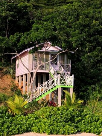 Guanaja Caribbean Cottages