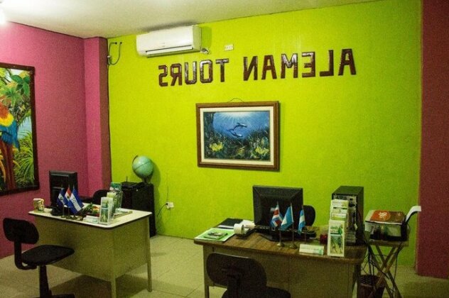 Aleman Tours & Hostel - Photo2