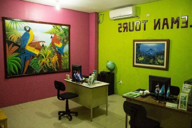 Aleman Tours & Hostel - Photo3