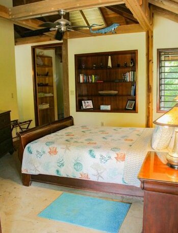 Coconut Grove Roatan - Photo5