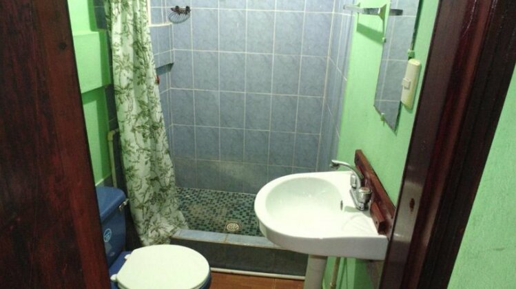 Hotel Economico Roatan - Photo3