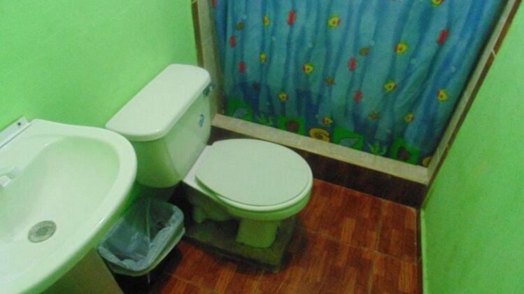 Hotel Economico Roatan - Photo4