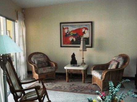 Econo Guest House - Photo4