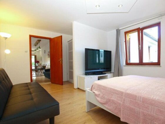 Apartments Robert 1690 - Photo2