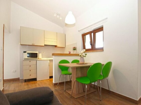 Apartments Robert 1690 - Photo3