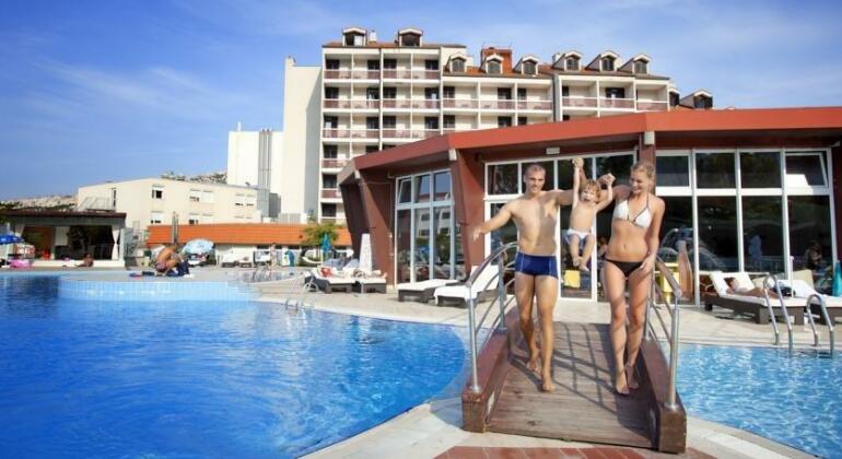 Corinthia Baska Sunny Hotel by Valamar - Photo2