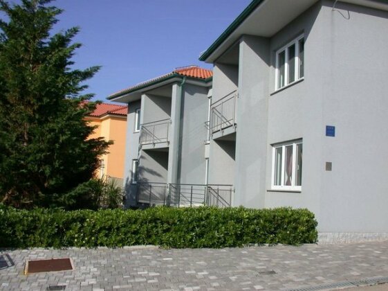 Vis a Vis Apartments