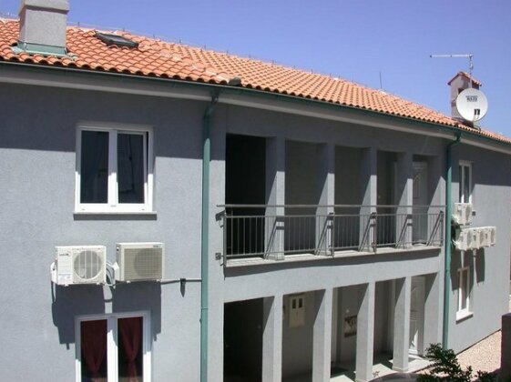 Vis a Vis Apartments - Photo4