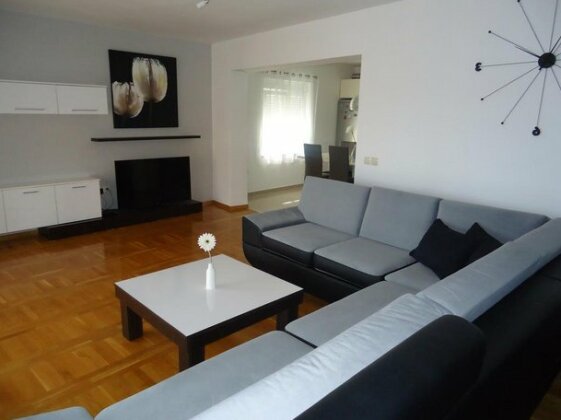 Familly Home Sikiric - Photo2