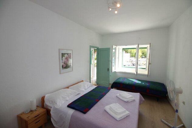 Beautiful white stone seafront house in Bol with panoramic views - Photo3