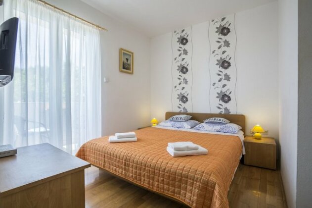 Bol apartments with pool Gospojica - Photo5