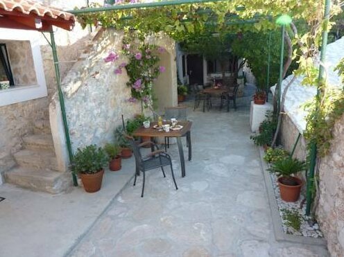 Paradise Stone Apartments - Photo2